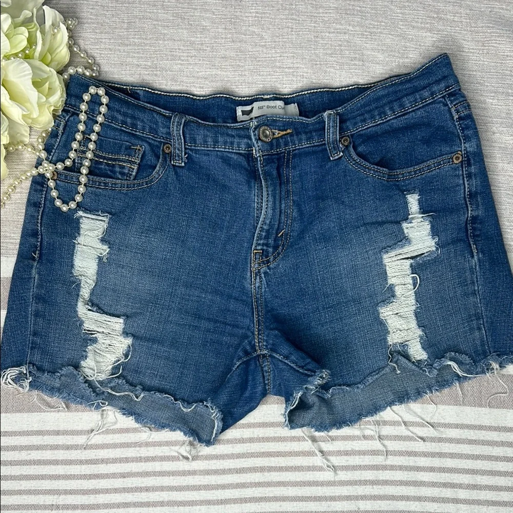 Classic Blue Women’s Levis Cut-Off Jean Shorts with Distressing size  8/29
